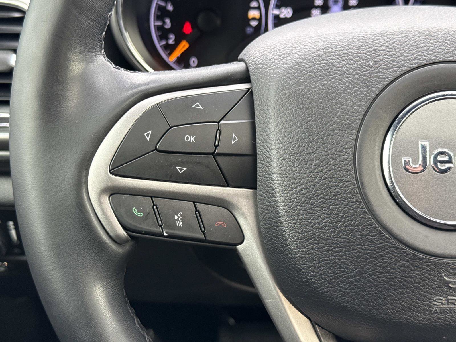 Used 2019 Jeep Grand Cherokee Altitude image 9