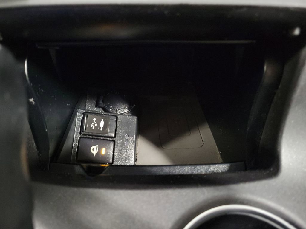 Used 2015 Toyota Camry SE image 18