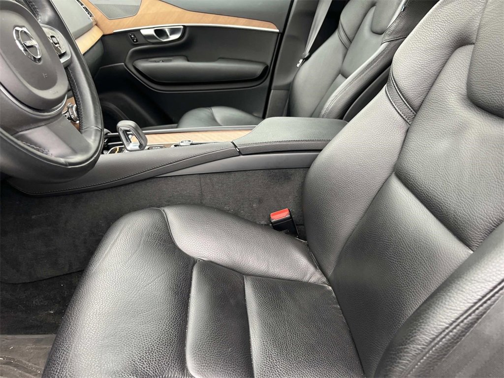 Used 2022 Volvo XC90 T8 Inscription Expression w/ Advanced Package image 22