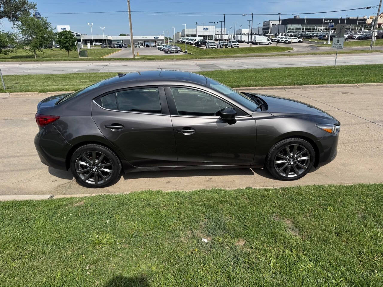 Used 2018 MAZDA MAZDA3 Touring FWD image 6