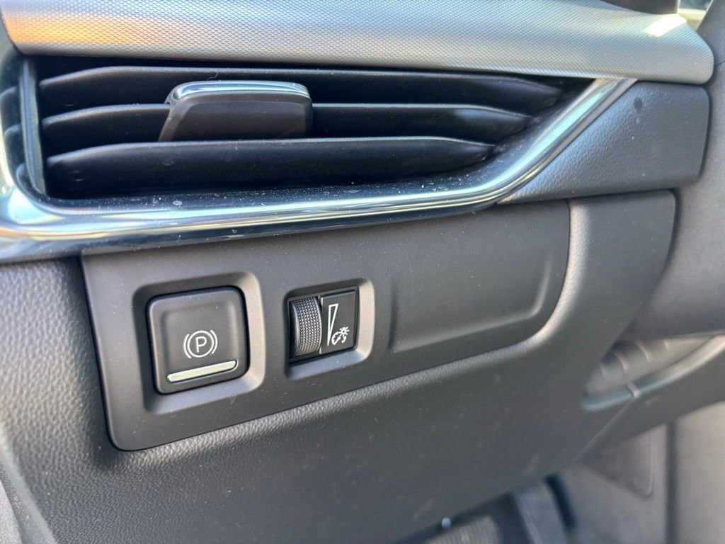 Used 2023 Cadillac XT4 Premium Luxury image 21