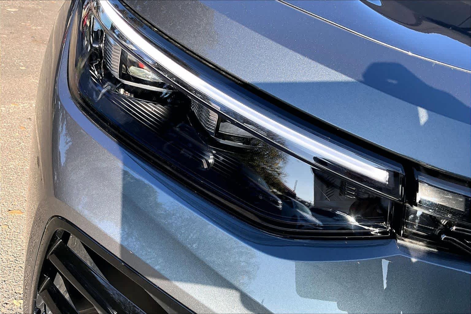 New 2026 Volkswagen Tiguan SE R-Line FWD image 13