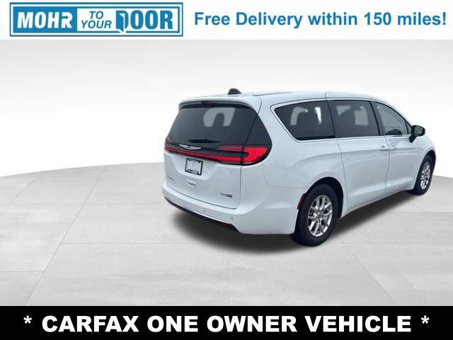Used 2023 Chrysler Pacifica Touring-L image 5