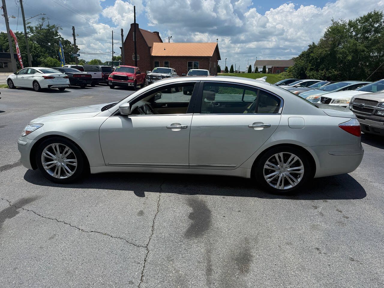 Used 2011 Hyundai Genesis 4.6 RWD image 7