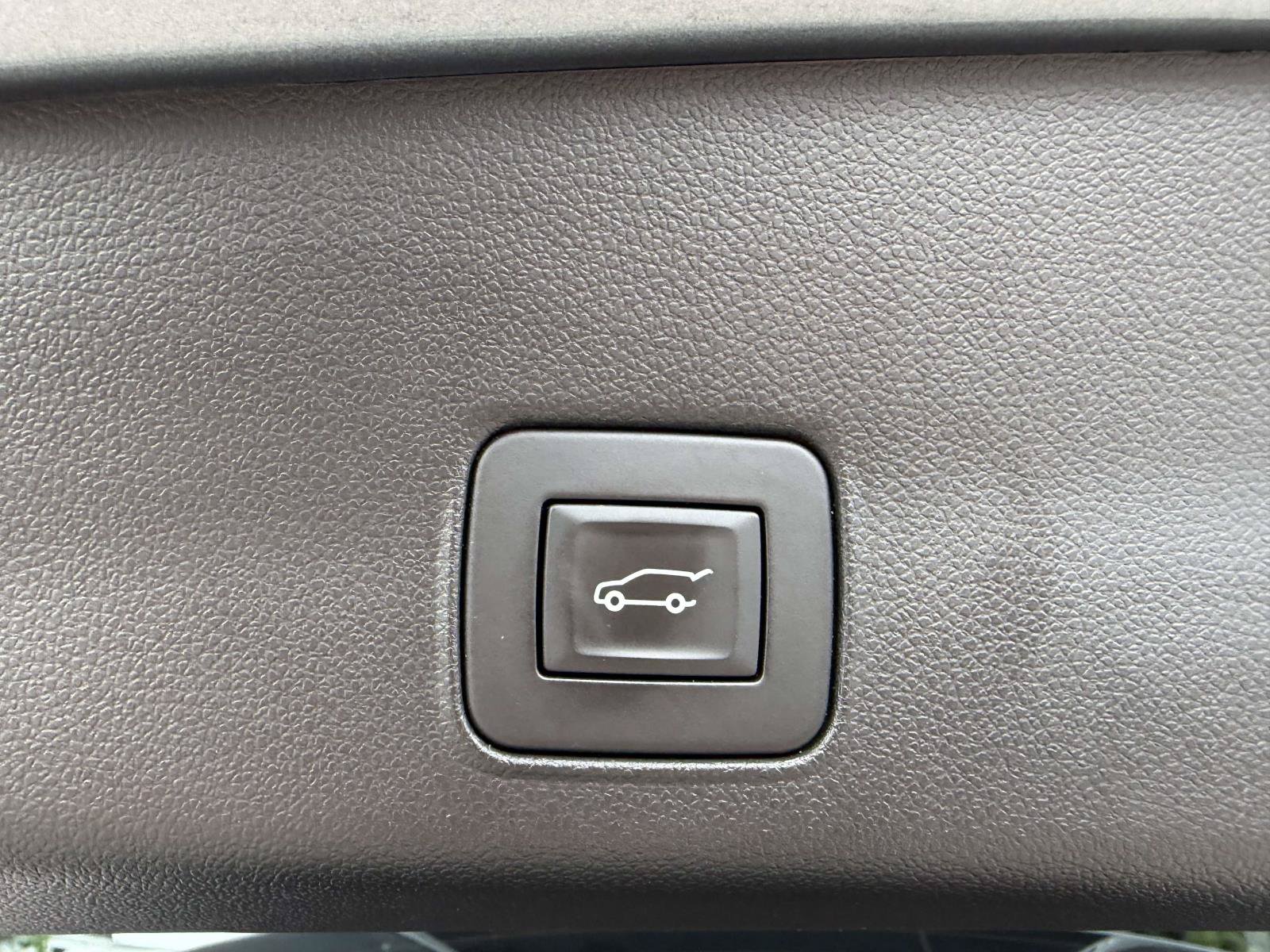 Used 2021 Chevrolet TrailBlazer RS w/ Sun and Liftgate Package AWD/4WD image 8