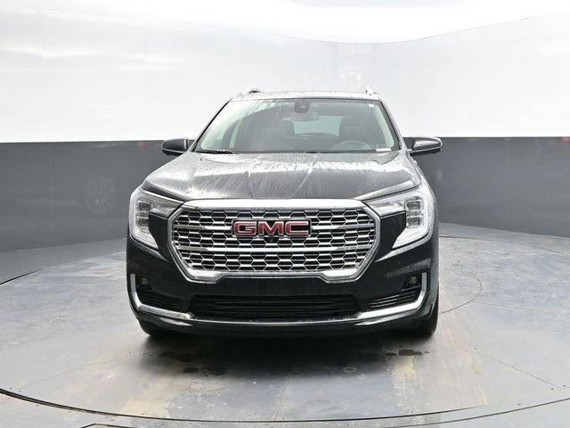 Used 2023 GMC Terrain Denali w/ Denali Premium Package image 2