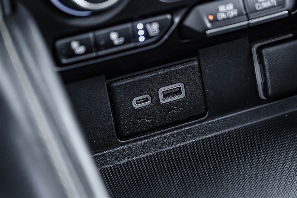 Used 2021 Chevrolet Suburban Premier w/ Premium Package image 24