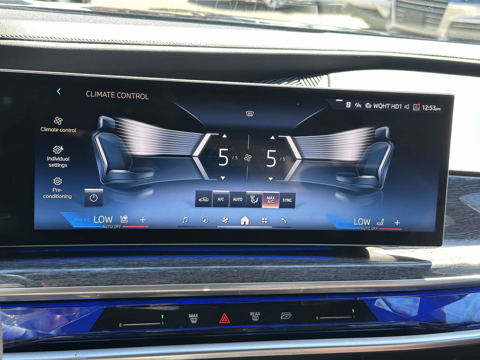 Used 2023 BMW 760i xDrive w/ Executive Package AWD/4WD image 25