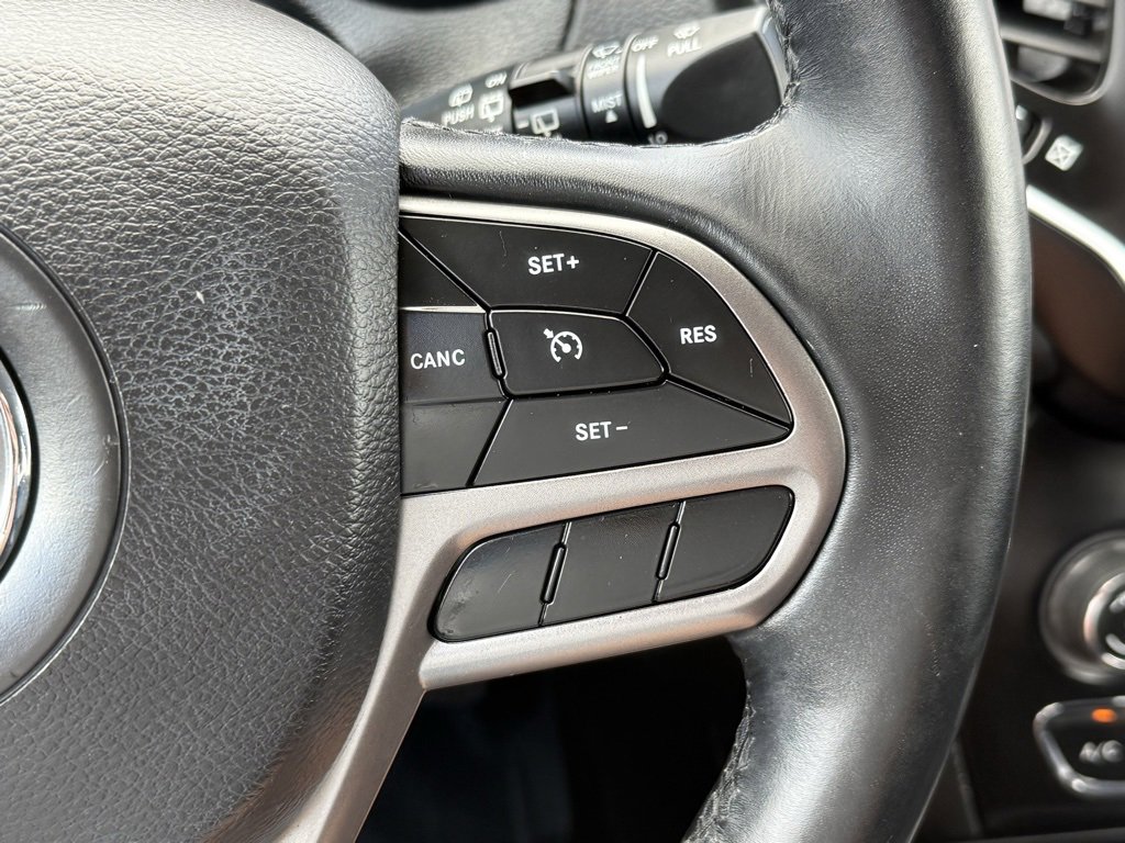 Used 2019 Jeep Cherokee Latitude Plus w/ Cold Weather Group image 27