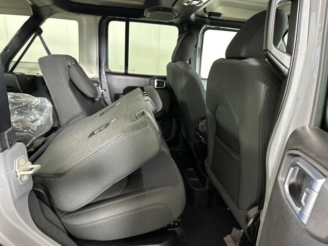 Used 2023 Jeep Wrangler Unlimited w/ Cold Weather Group image 27