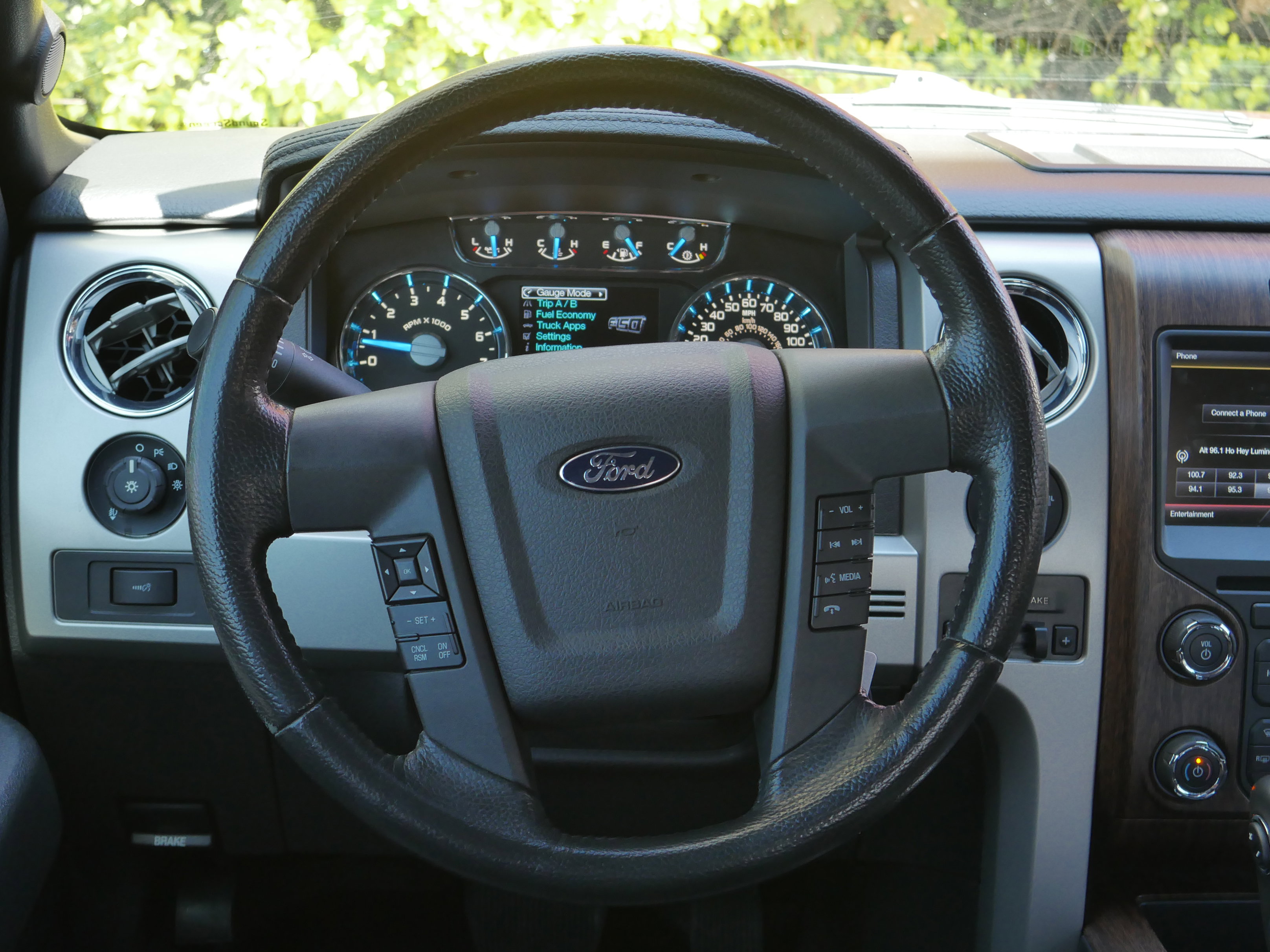 Used 2014 Ford F150 Lariat w/ Equipment Group 502A Luxury AWD/4WD image 7