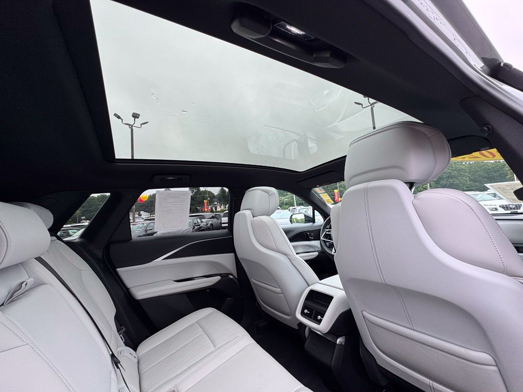 Used 2025 Cadillac Lyriq Sport AWD/4WD image 29