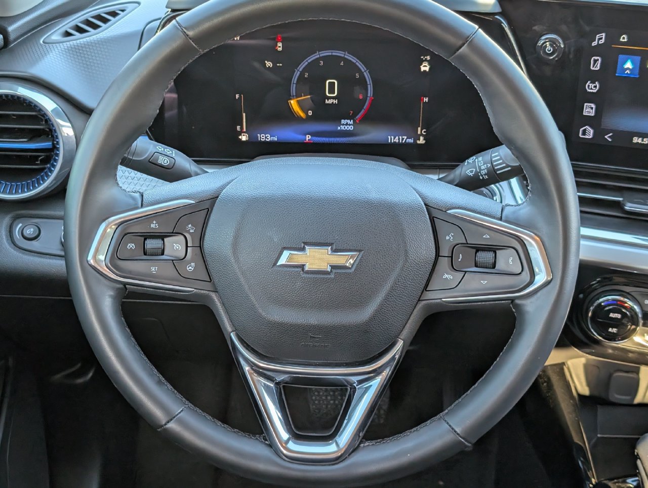 Used 2025 Chevrolet Trax LT w/ LT Convenience Package FWD image 11
