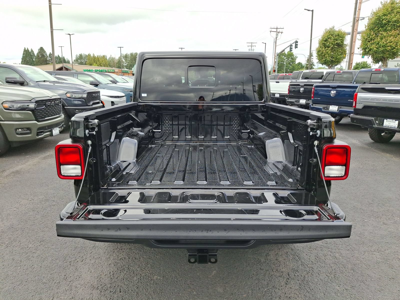 Used 2025 Jeep Gladiator Sport AWD/4WD image 19