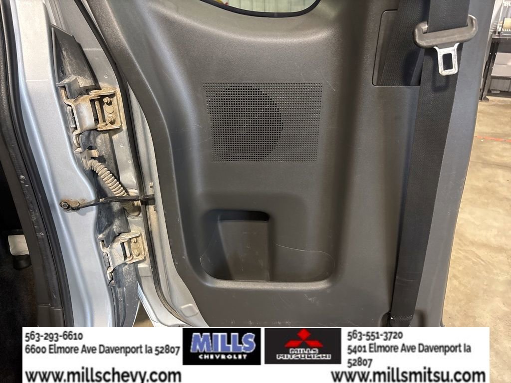Used 2015 Nissan Frontier SV w/ SV Value Truck Package AWD/4WD image 11