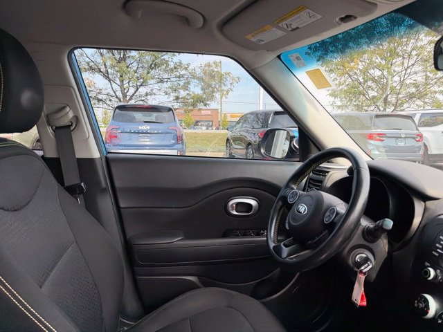 Used 2016 Kia Soul + w/ Designer's Package FWD image 29