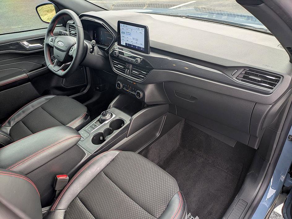 Used 2025 Ford Escape ST-Line image 32
