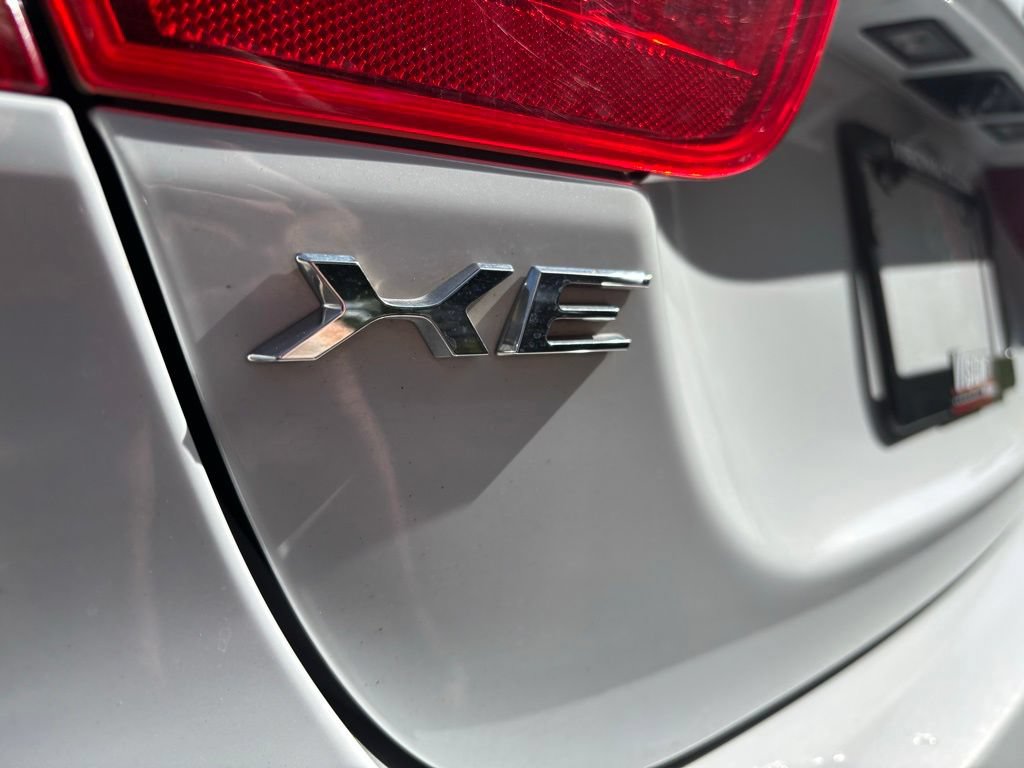 Used 2018 Jaguar XE Portfolio RWD image 17