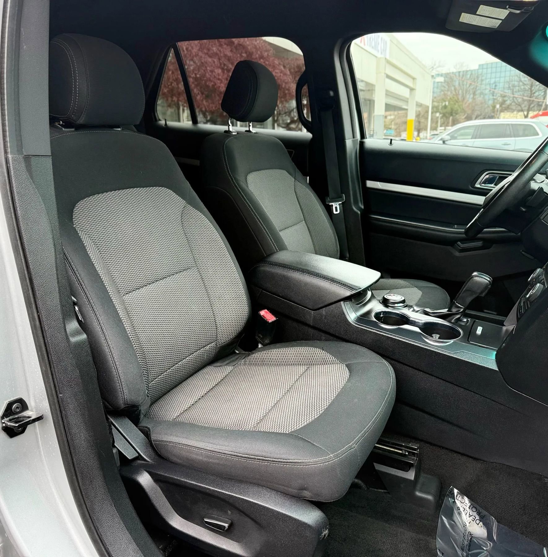 Used 2016 Ford Explorer XLT image 40