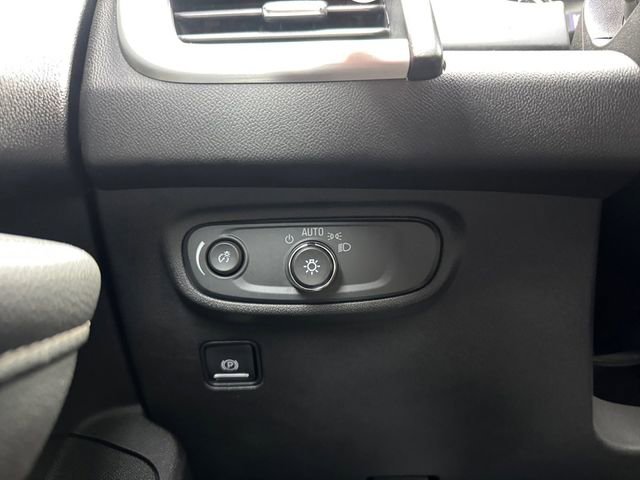 Used 2022 GMC Terrain SLE w/ Driver Convenience Package image 6