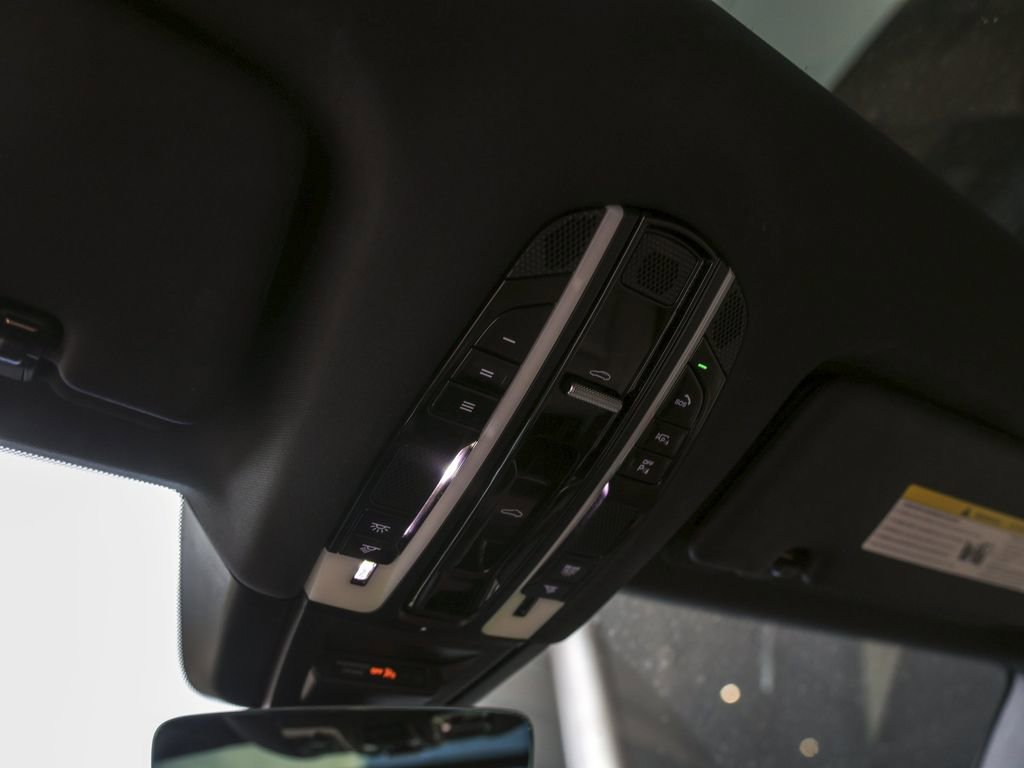 Certified 2023 Porsche Cayenne Platinum Edition image 28