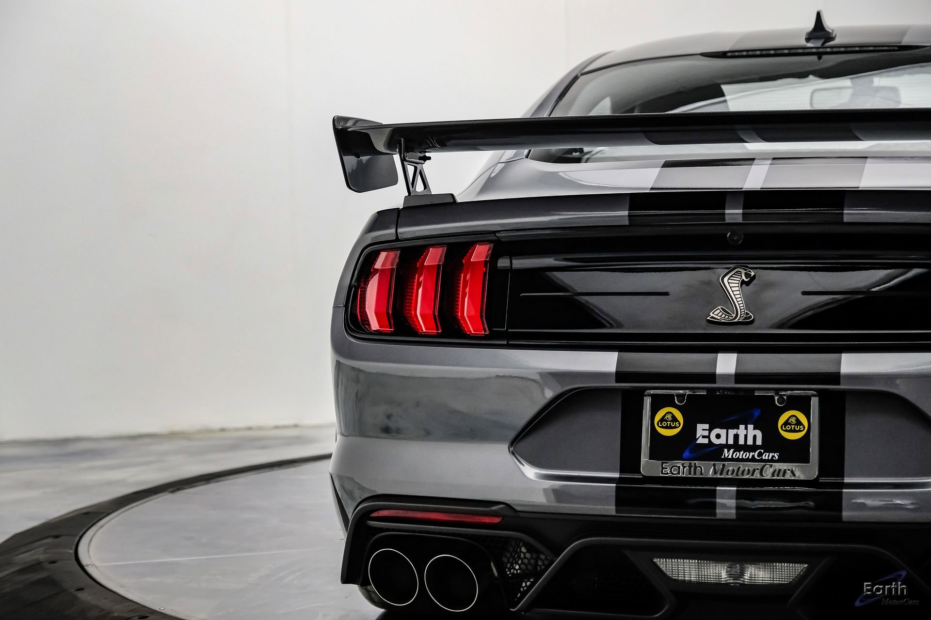 Used 2021 Ford Mustang Shelby GT500 w/ Carbon Fiber Track Pack image 14