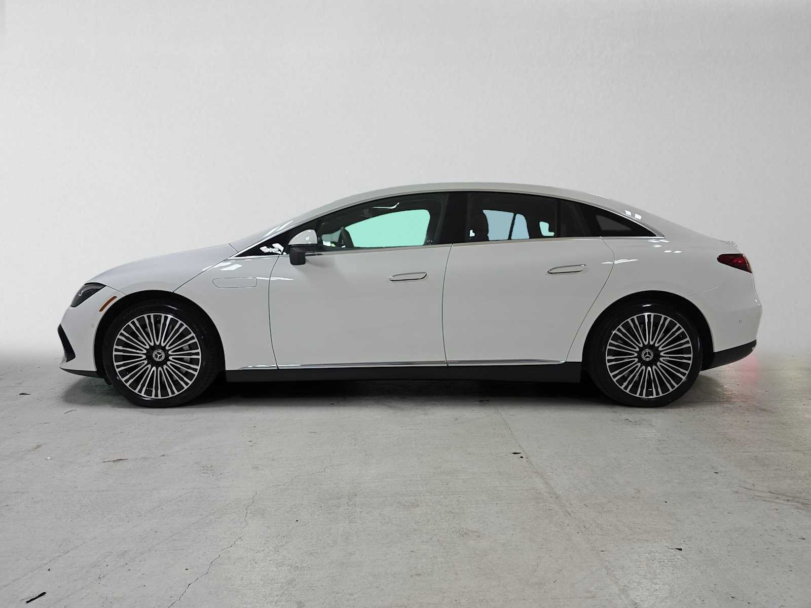 New 2026 Mercedes-Benz EQE 320 4MATIC Sedan image 6