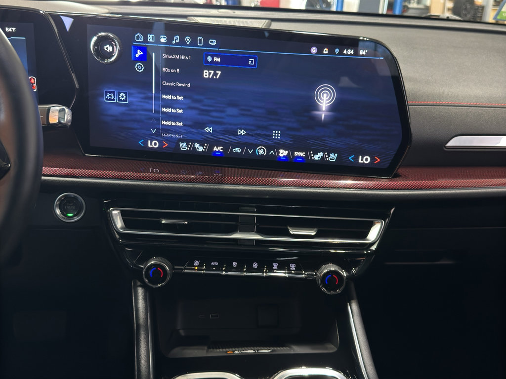 Used 2025 Chevrolet Traverse RS image 33