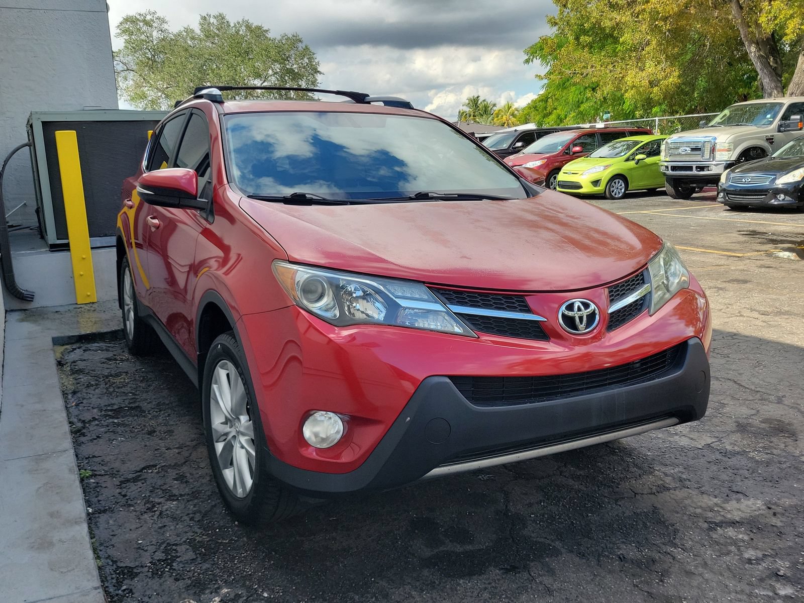 Used 2015 Toyota RAV4 Limited w/ Outdoor Package FWD image 3