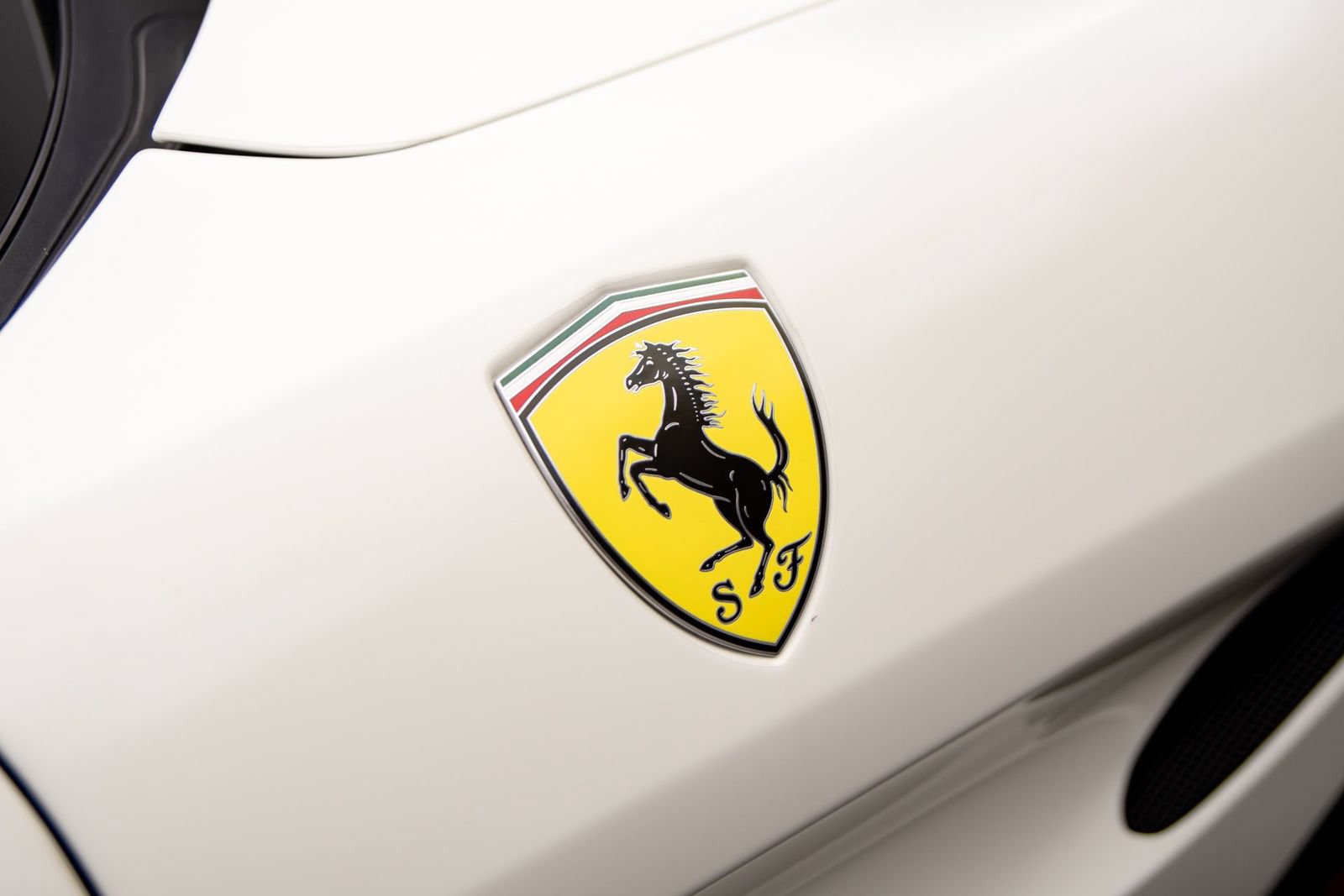 Used 2016 Ferrari California T RWD image 32