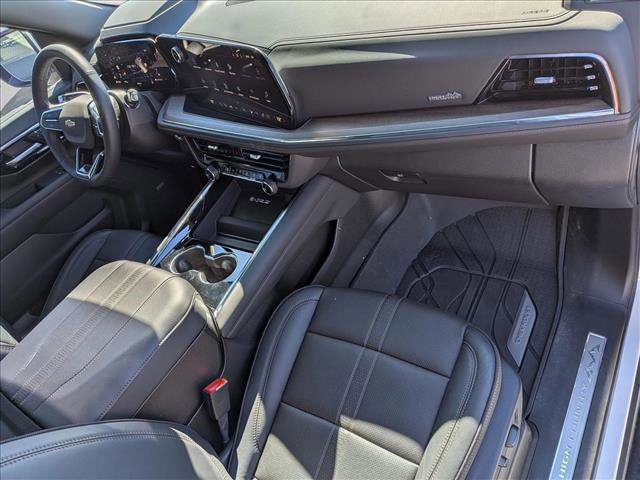 Used 2025 Chevrolet Suburban High Country image 30