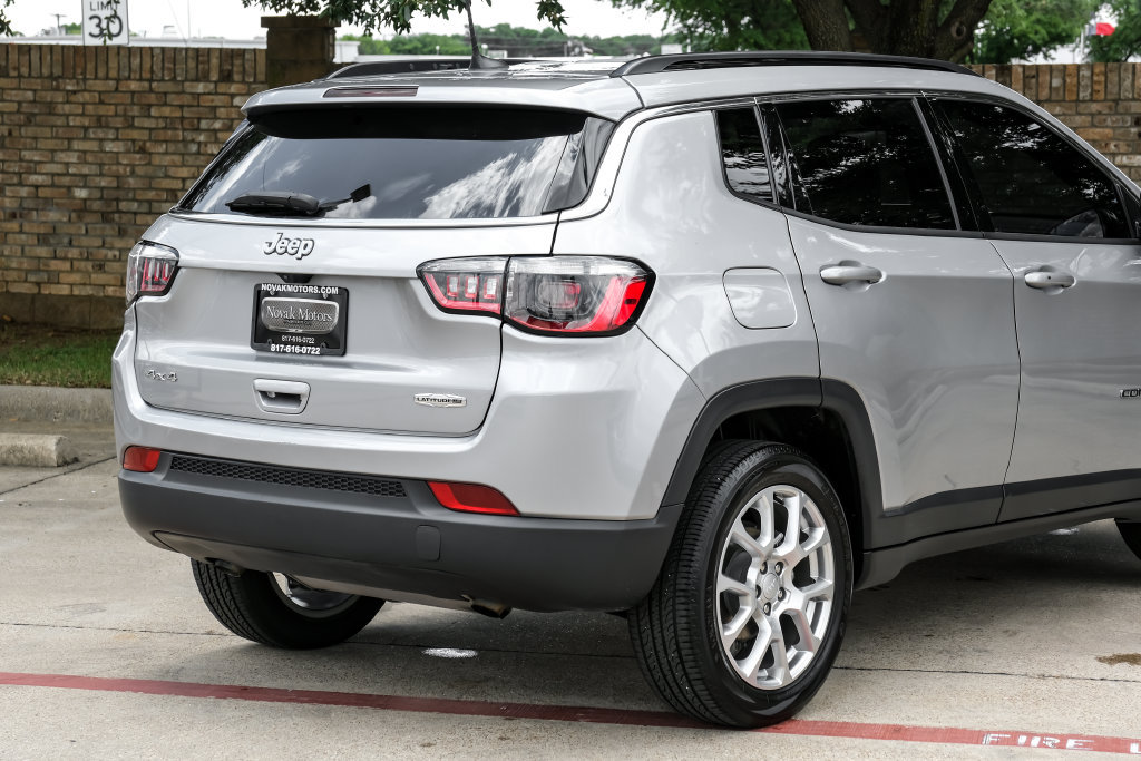 Used 2023 Jeep Compass Latitude AWD/4WD image 16