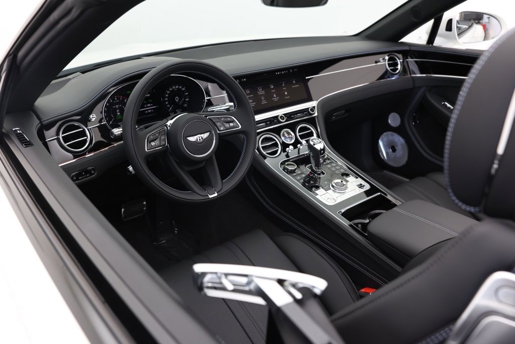 Used 2025 Bentley Continental GTC image 29