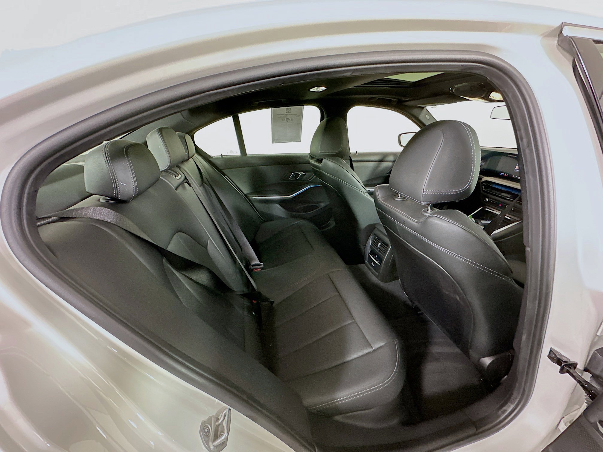 Used 2025 BMW 330i Sedan w/ Convenience Package image 31