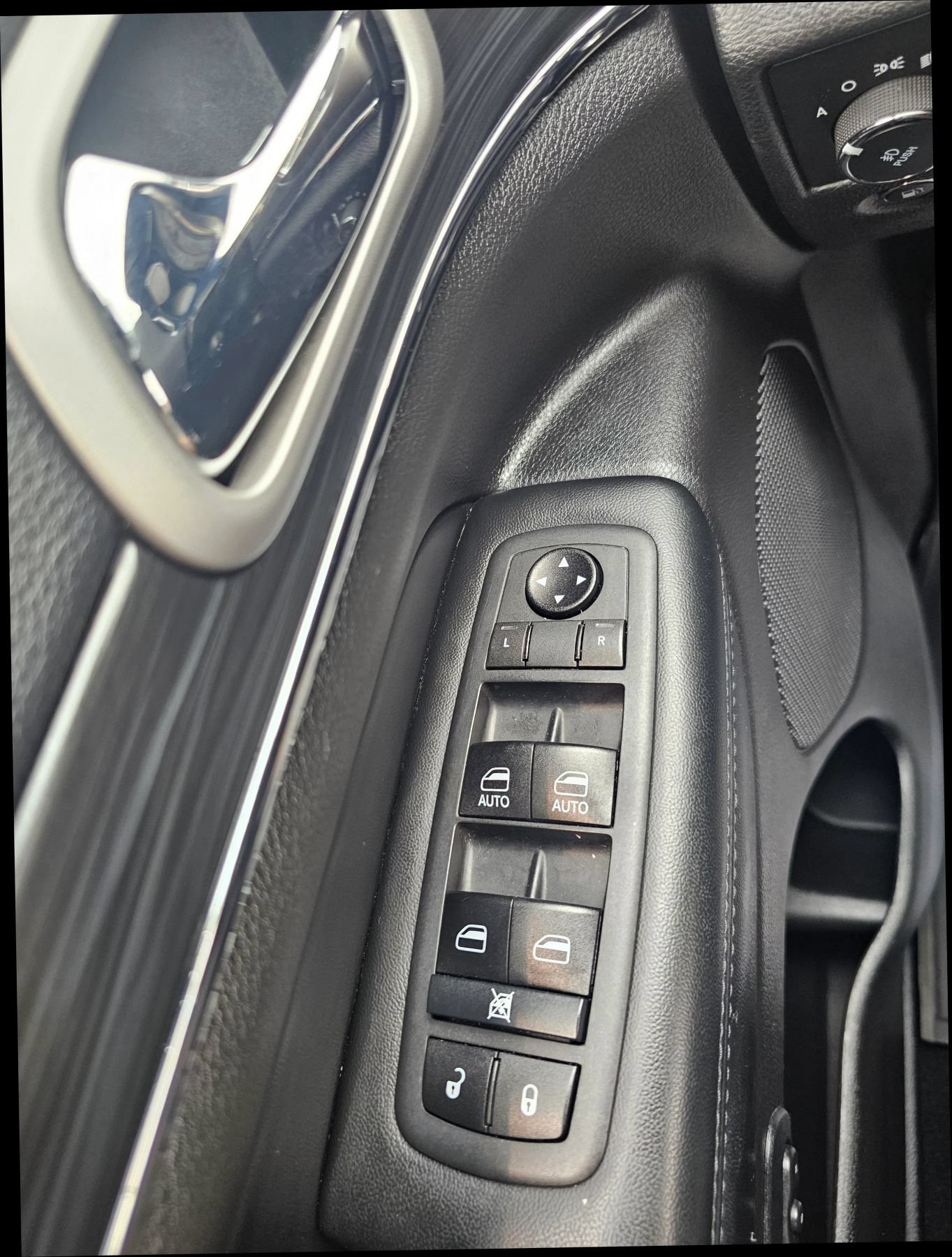 Used 2020 Jeep Grand Cherokee Limited w/ Luxury Group II AWD/4WD image 19