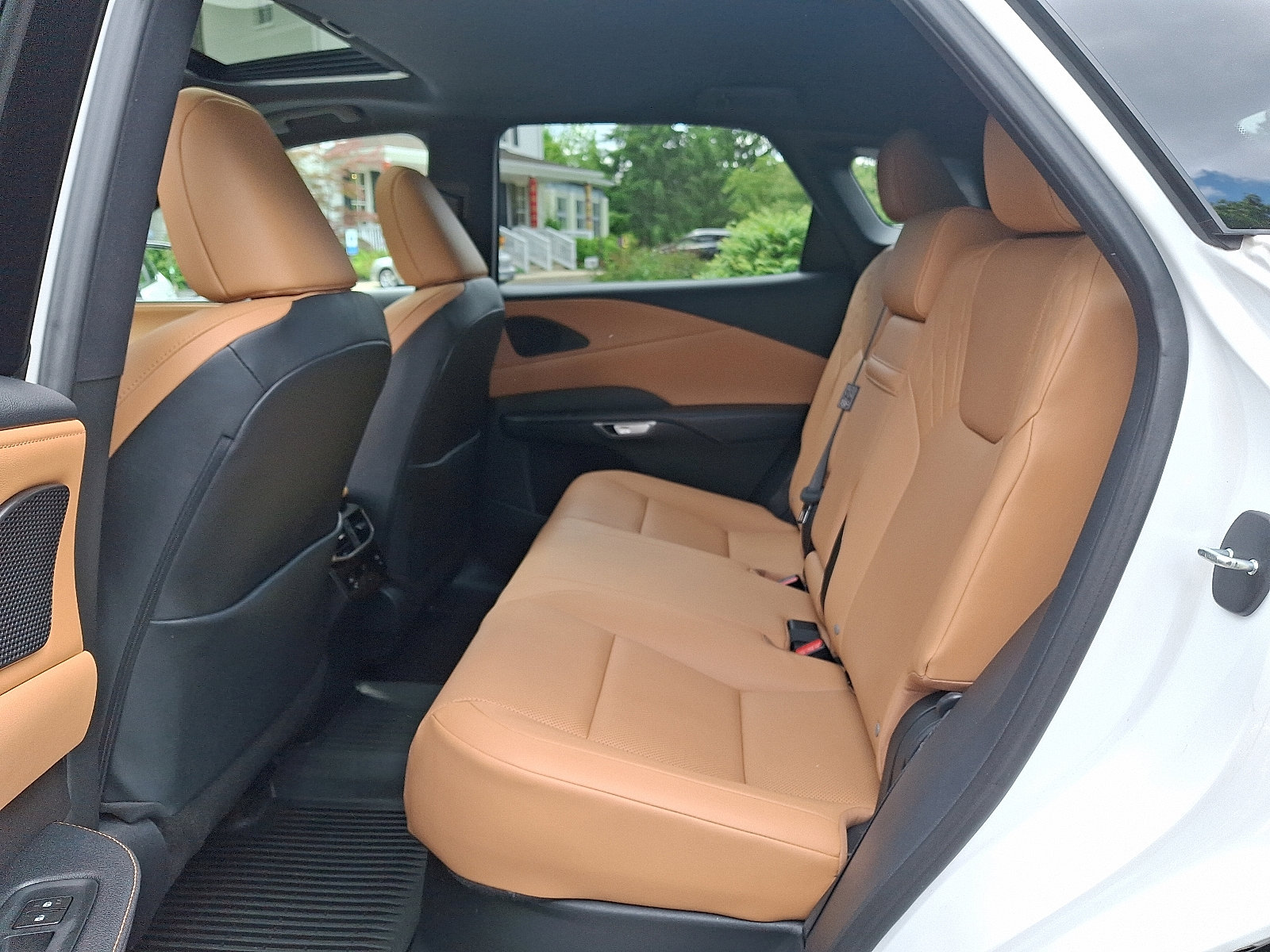 Used 2023 Lexus RX 350 Premium w/ Accessory Package AWD/4WD image 10