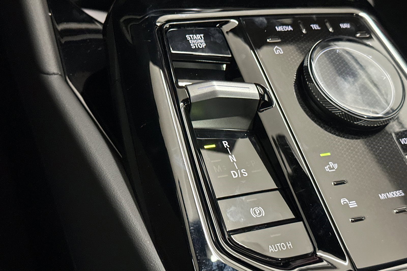 New 2026 BMW 550e xDrive w/ Premium Package image 24