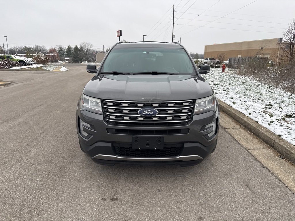 Used 2016 Ford Explorer XLT w/ Equipment Group 202A image 2