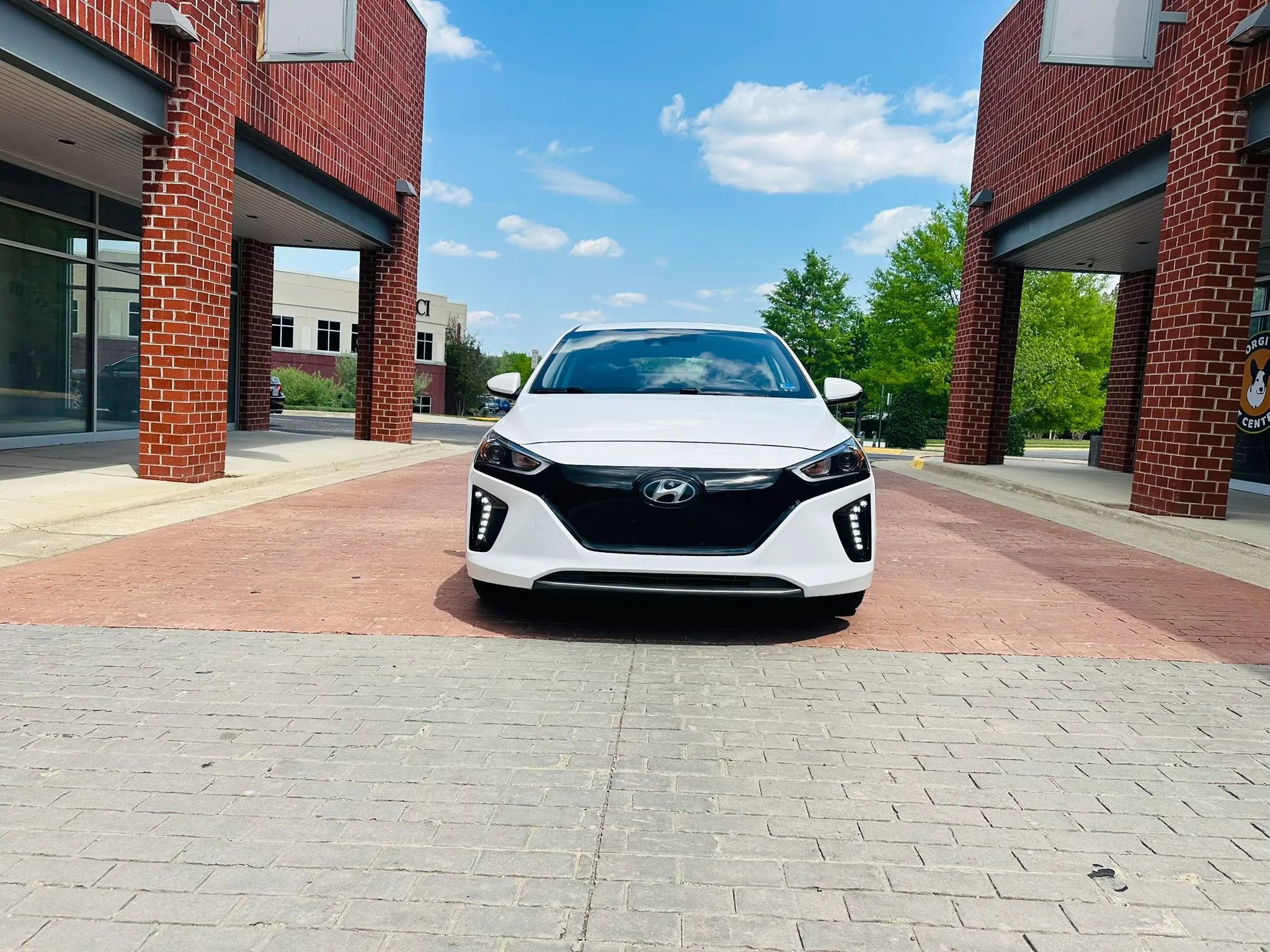 Used 2019 Hyundai Ioniq Limited FWD image 2