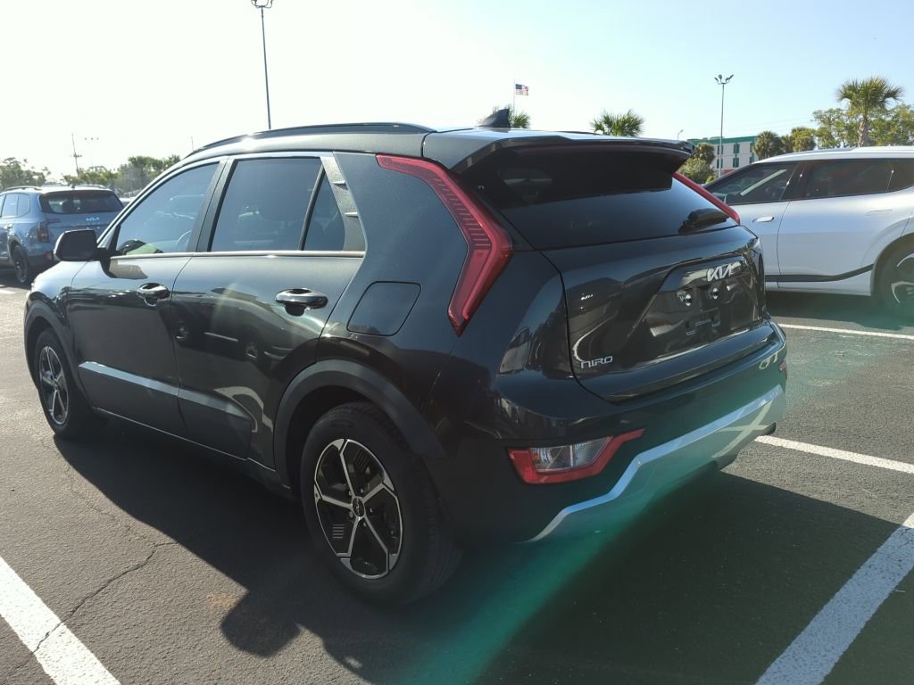 Certified 2024 Kia Niro LX image 9