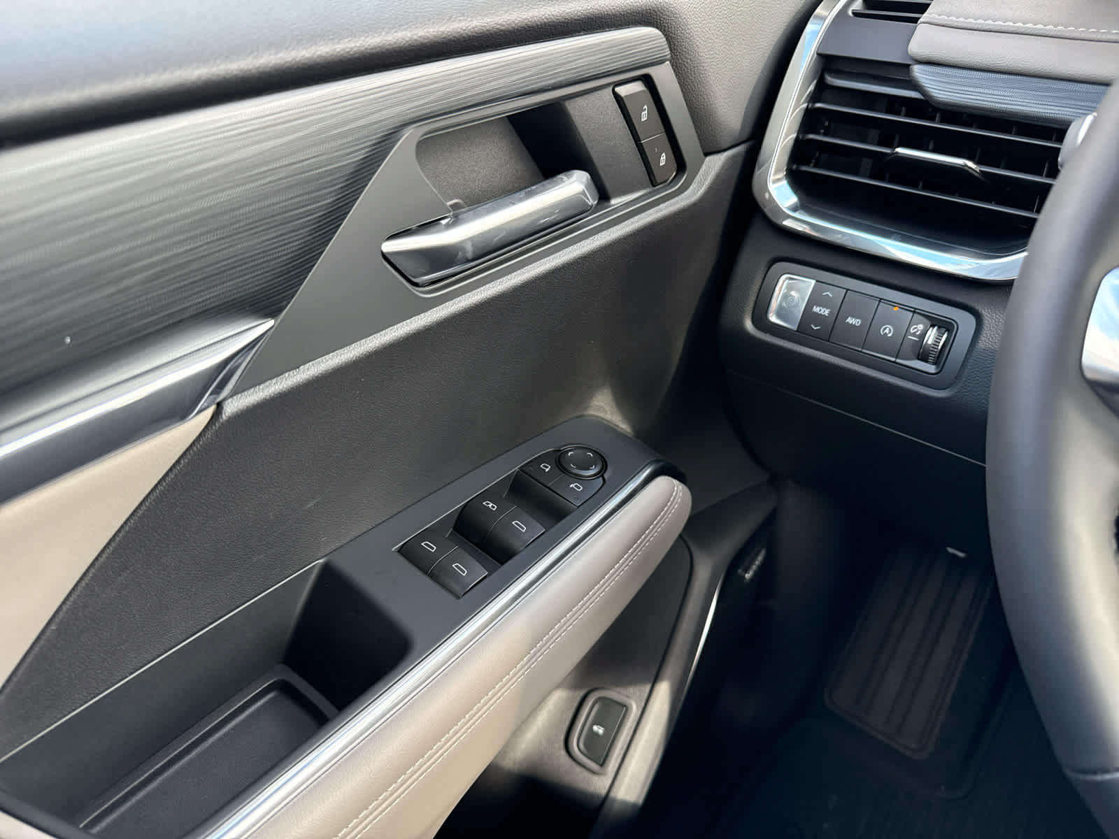 New 2026 GMC Acadia Elevation w/ Elevation Premium Package AWD/4WD image 19