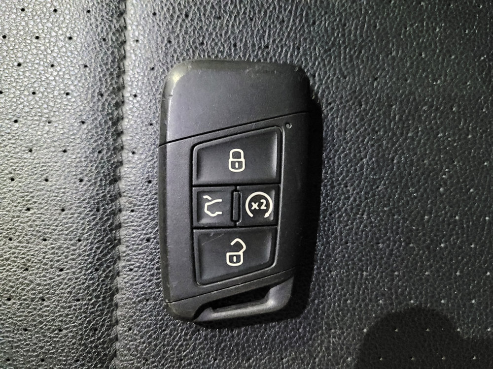 Used 2021 Volkswagen Tiguan SEL AWD/4WD image 32
