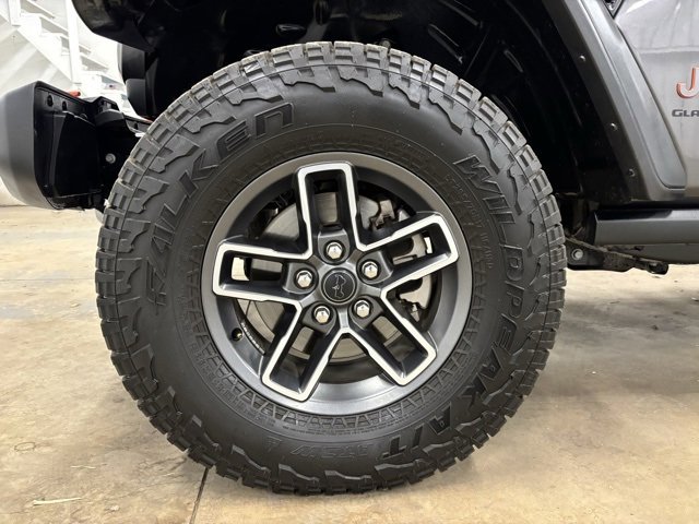 Used 2025 Jeep Gladiator Mojave w/ Convenience Group image 9