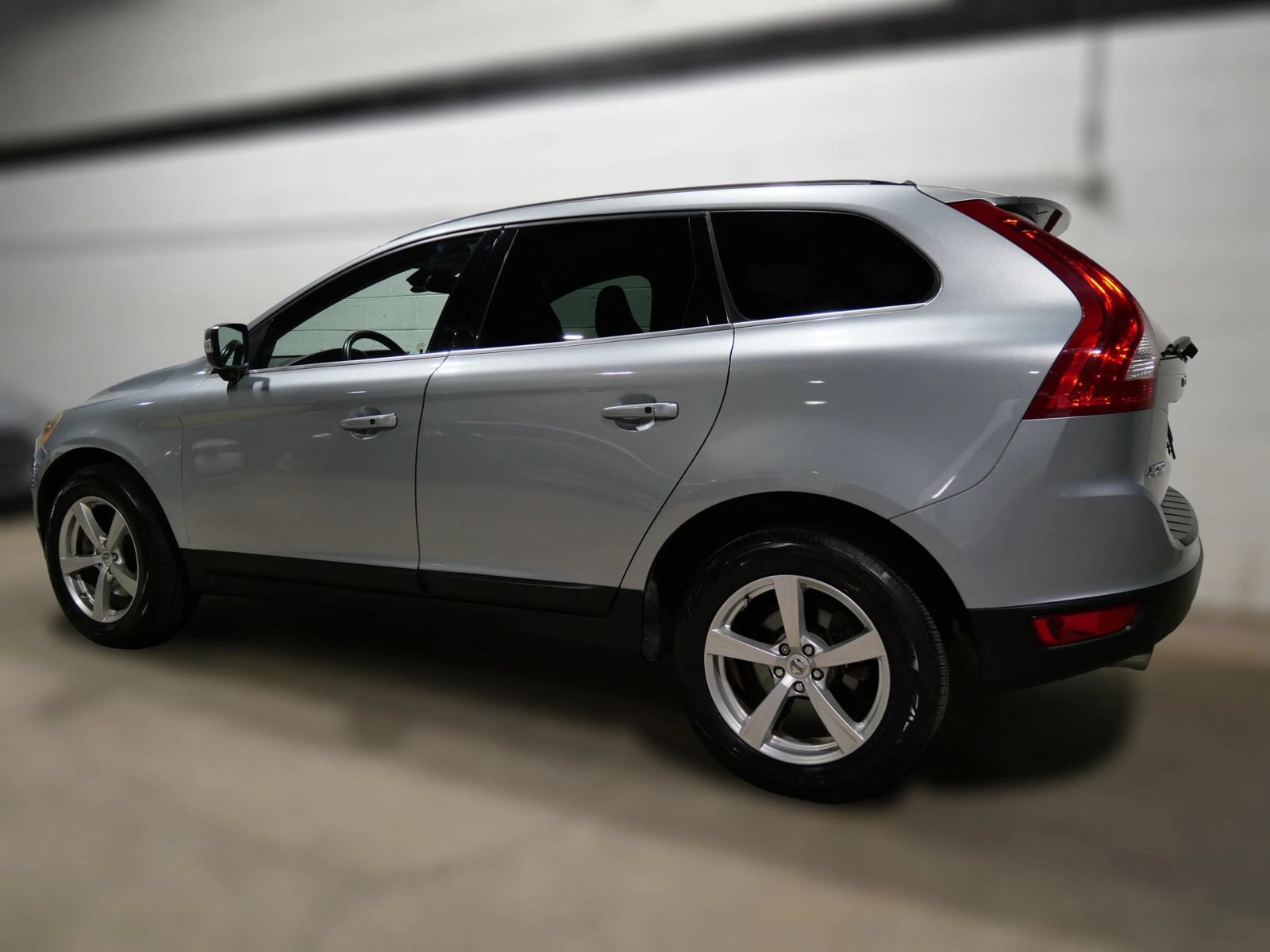 Used 2010 Volvo XC60 T6 AWD/4WD image 4