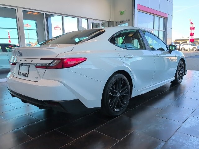 Used 2025 Toyota Camry SE image 7