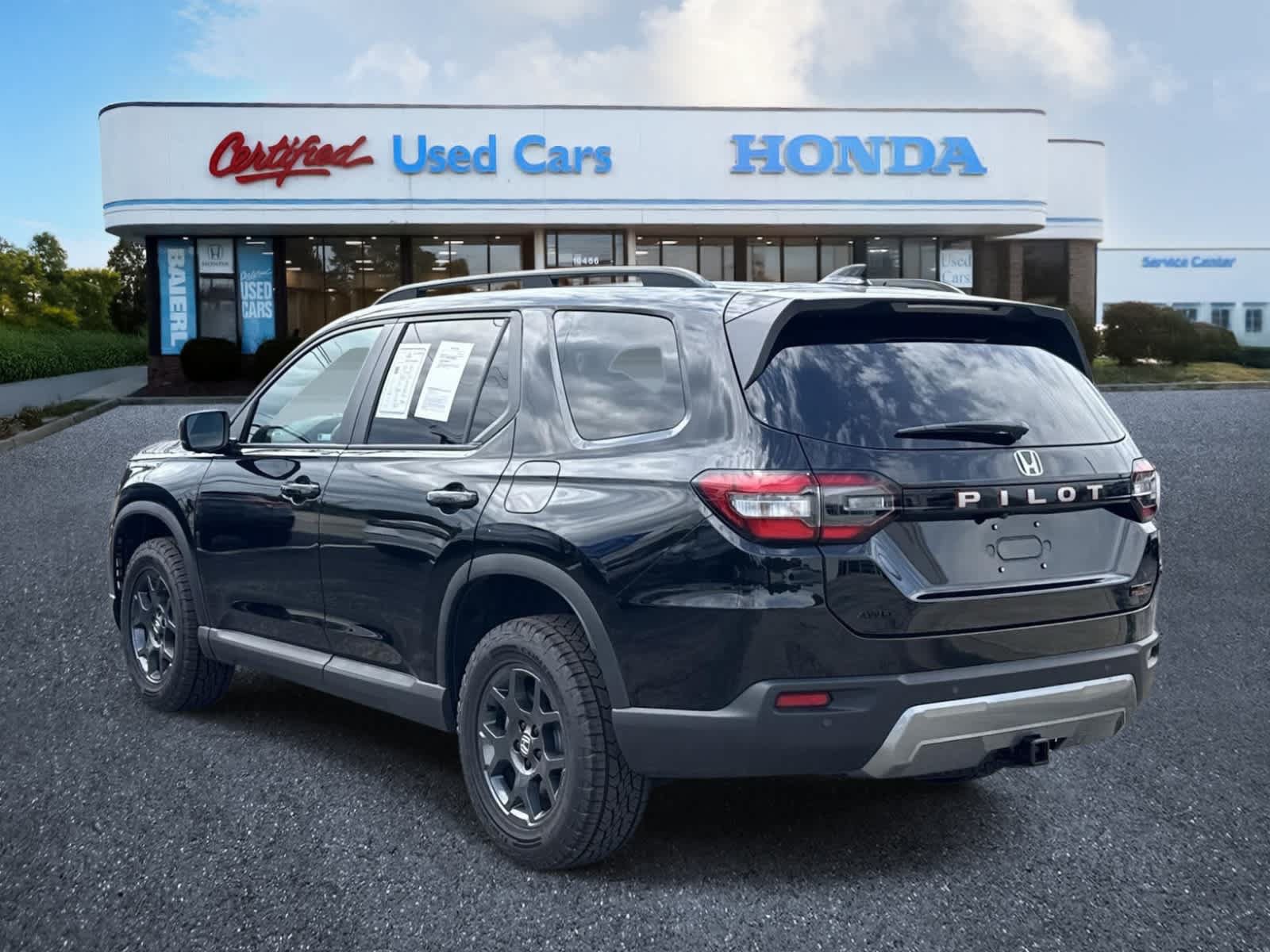 Used 2026 Honda Pilot TrailSport image 3