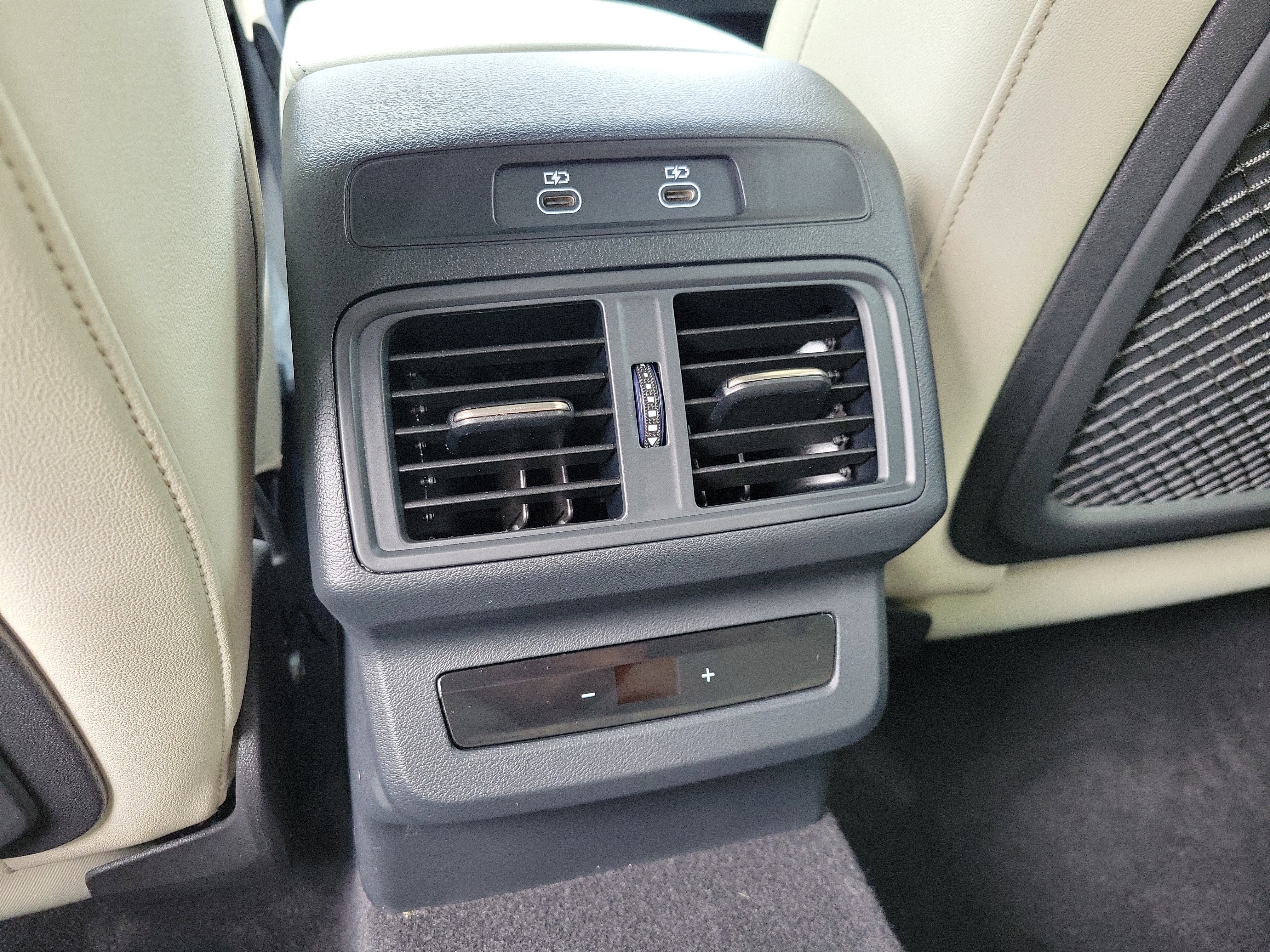 Used 2025 Audi Q5 Premium w/ Convenience Package image 15