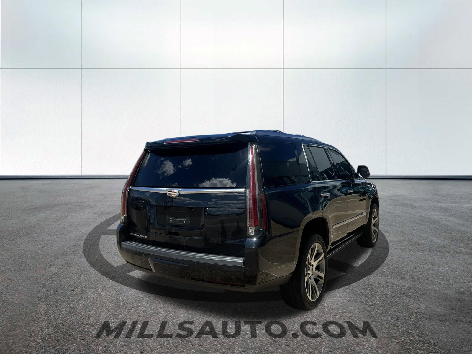 Used 2016 Cadillac Escalade Premium AWD/4WD image 4