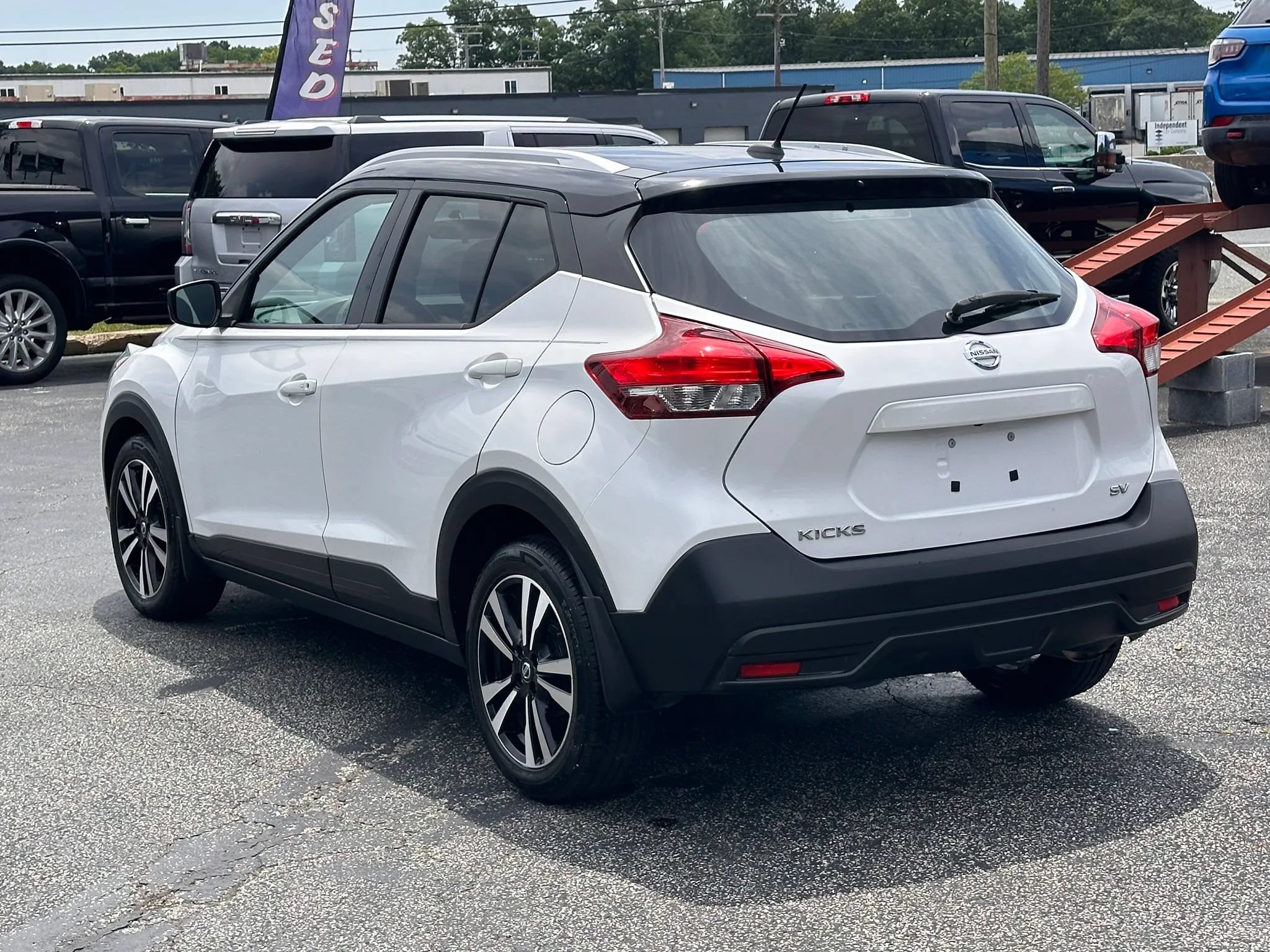Used 2018 Nissan Kicks SV FWD image 8