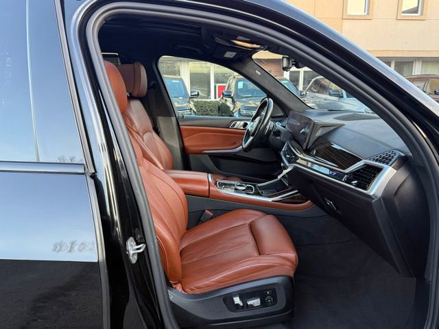 Used 2023 BMW X7 xDrive40i w/ Executive Package image 31